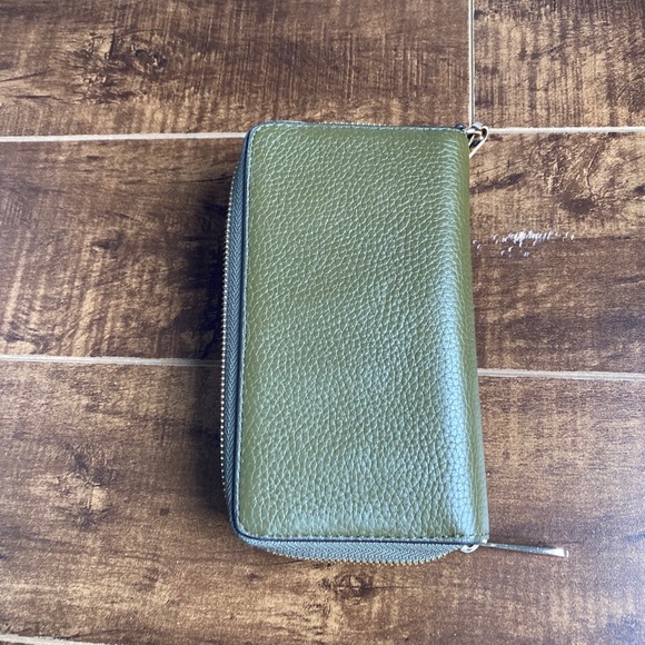 SOLD- Michael Kors wallet - Picture 6 of 10